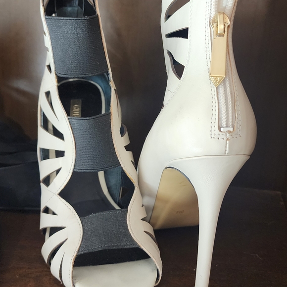 Gladiator Guess Heels - Picture 5 of 6